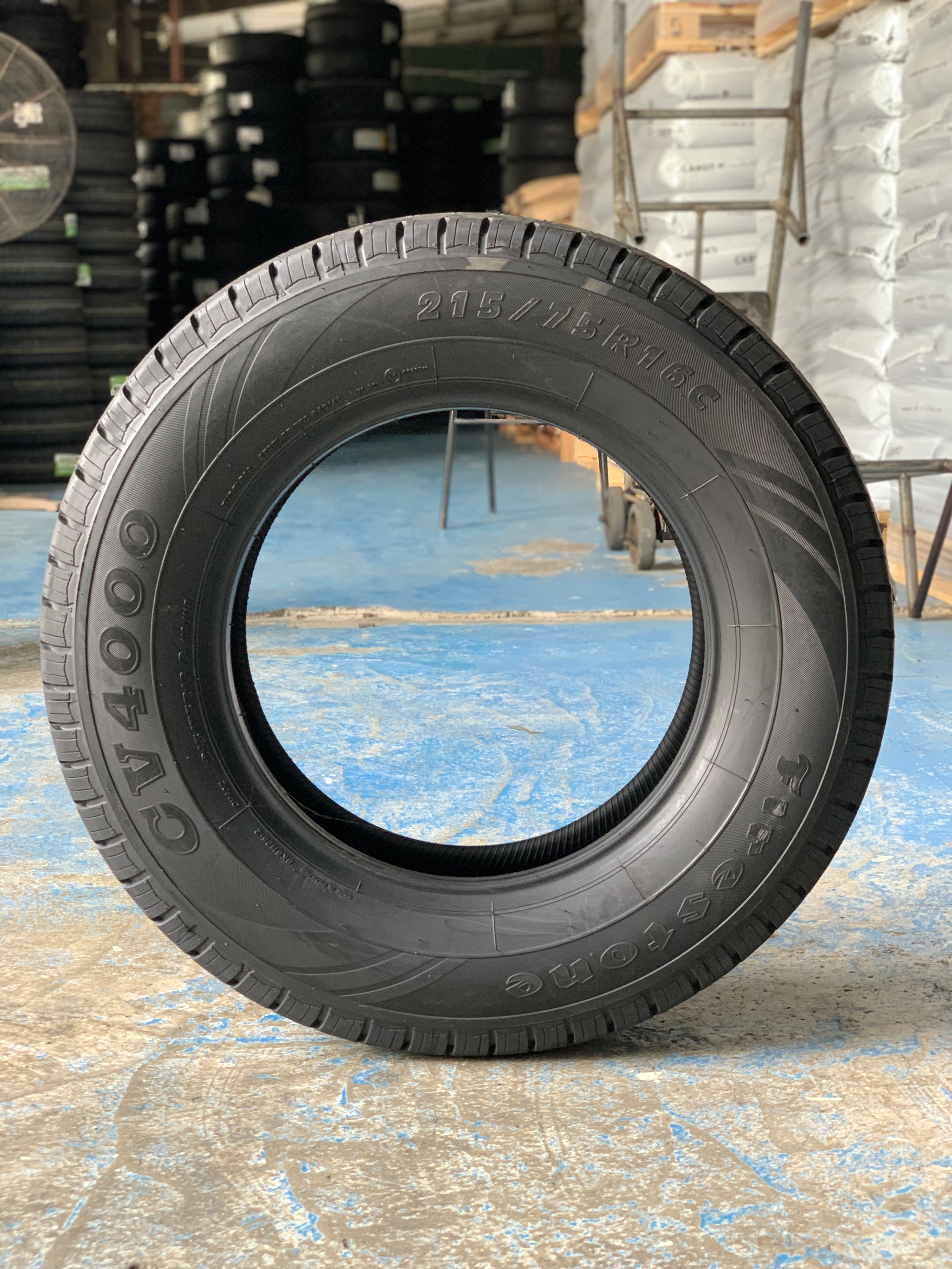 Lốp Bridgestone 215/75R16 CV4000