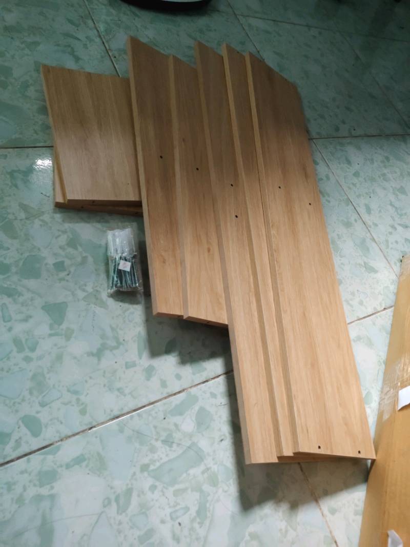 Kệ trang trí treo tường đơn giản