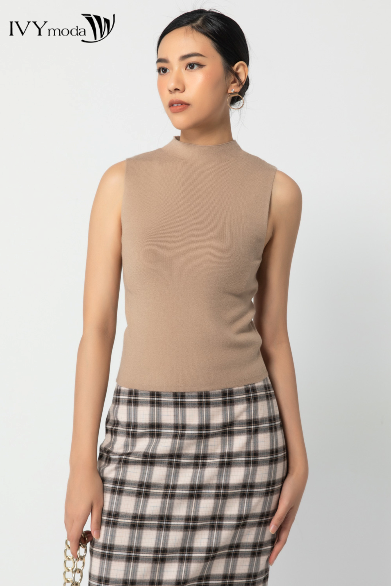 Áo len nữ dáng ôm sát nách IVY moda MS 56B8052