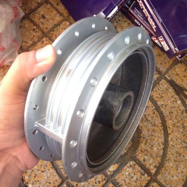 Sơn xịt chịu nhiệt , chống cháy 1200 f. - bosny hi-temp 400cc.