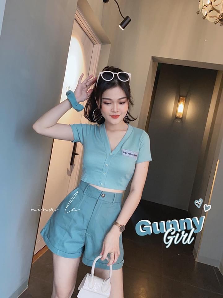 Áo croptop cổ V phối nút in logo TTSLA0220