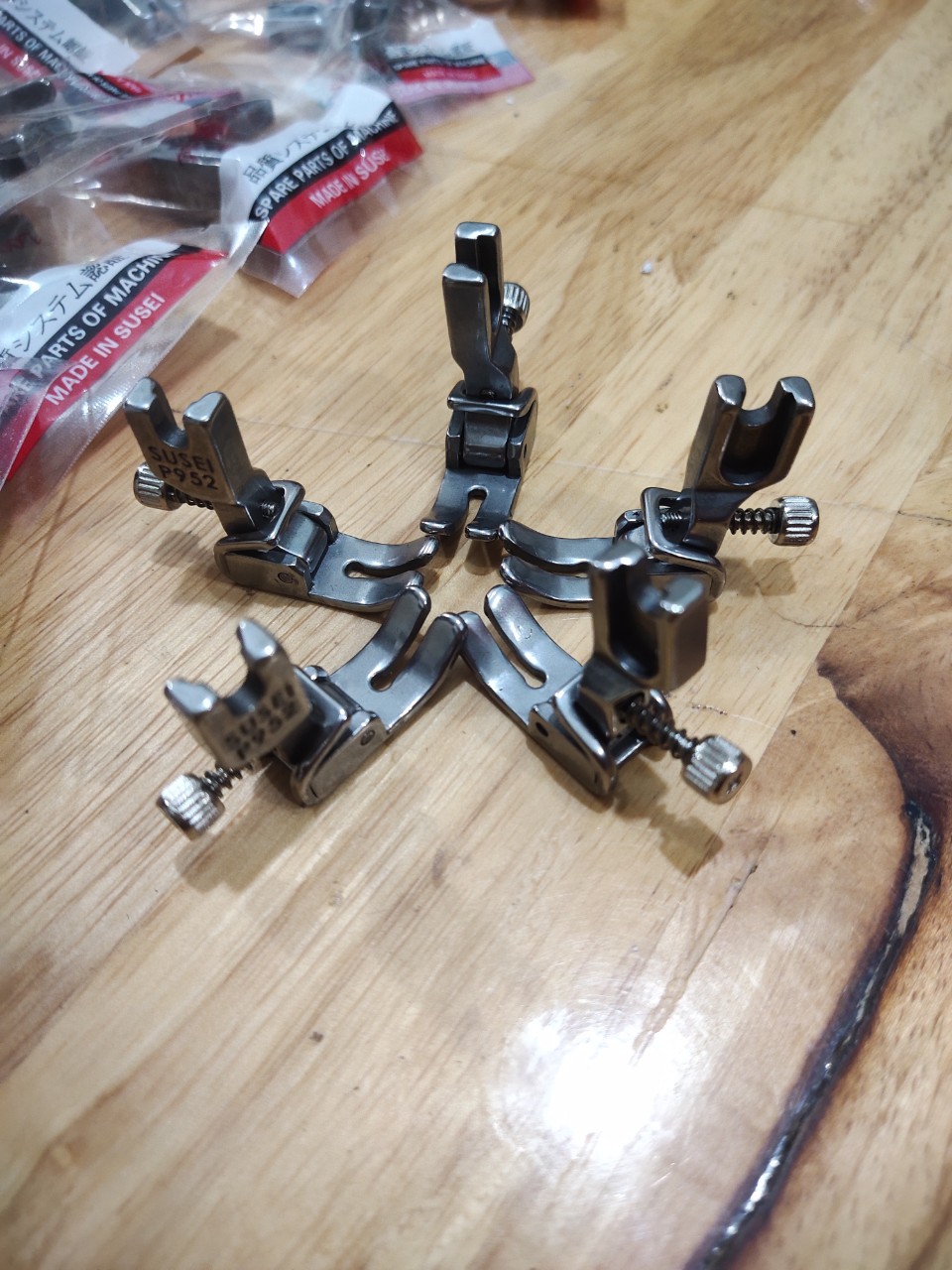 chân vịt 1kim nhún bèo cao cấp