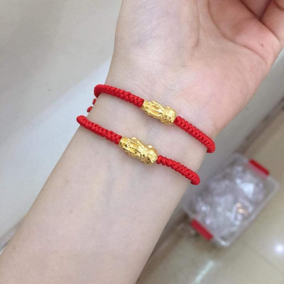 Lắc tay tỳ hưu chỉ đỏ