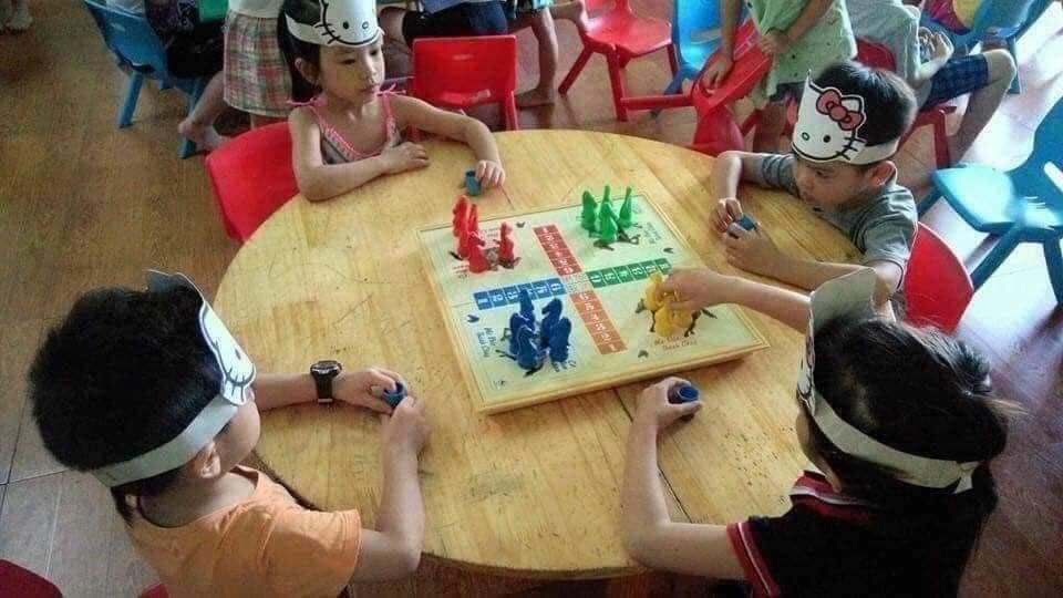 BỘ ĐỒ CHƠI CÁ NGỰA CÓ NĂM CHÂM