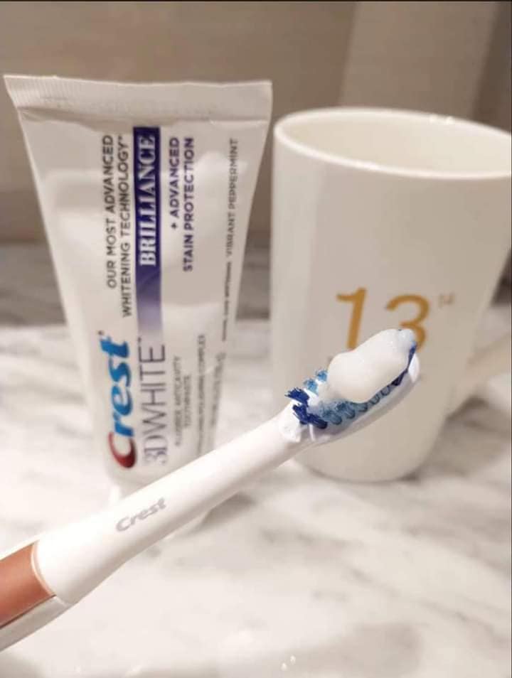 Combo 2 tuýp kem đánh răng Crest 3D White Brilliance 116g
