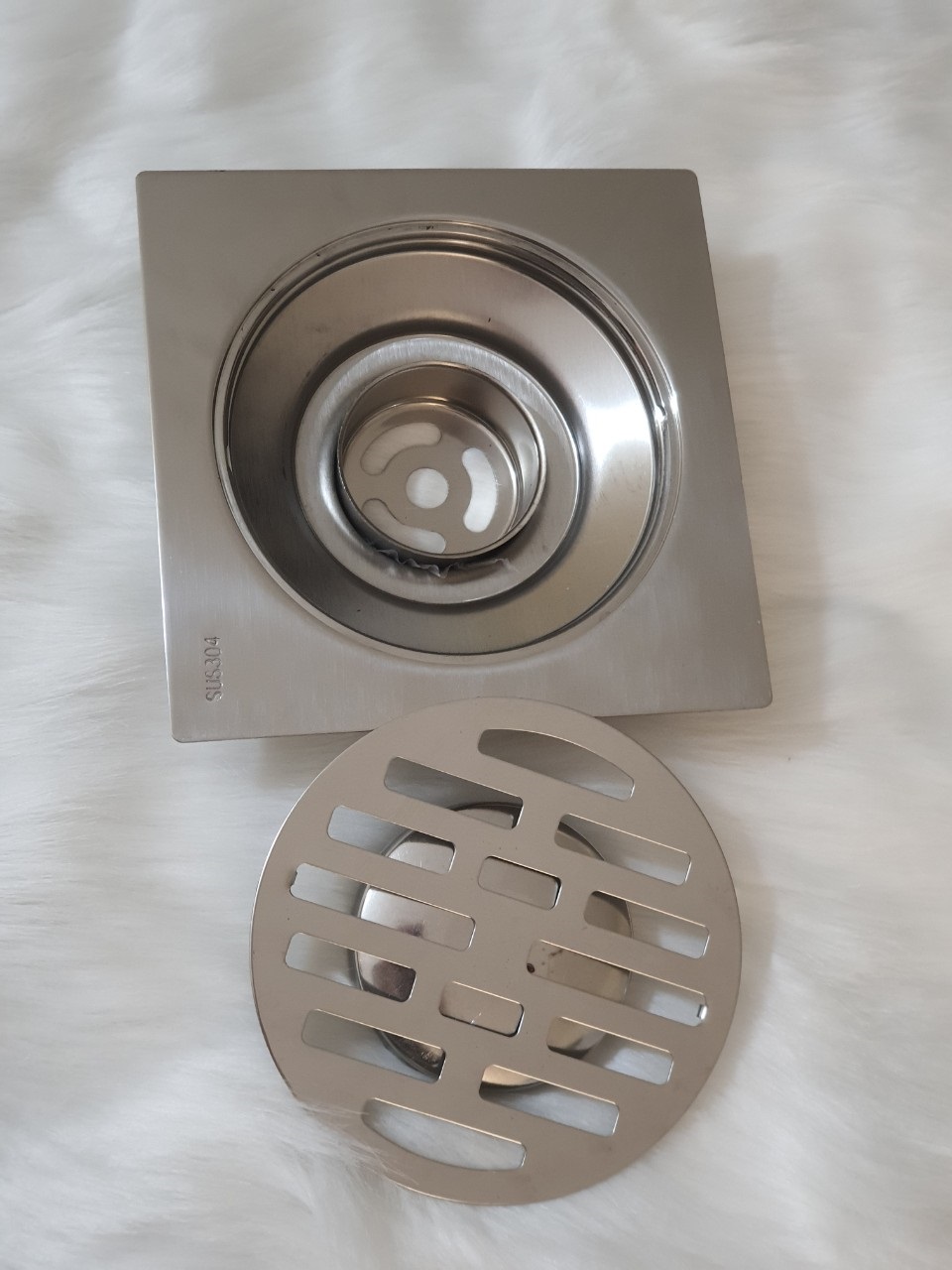 Phễu thu sàn làm bằng inox 304