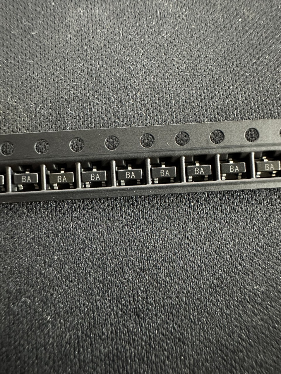 Tran TRANSISTOR SMD CODE BA A1015 1015 PNP 0.15A 50V SOT-23 DÁN (GÓI 20 CON)
