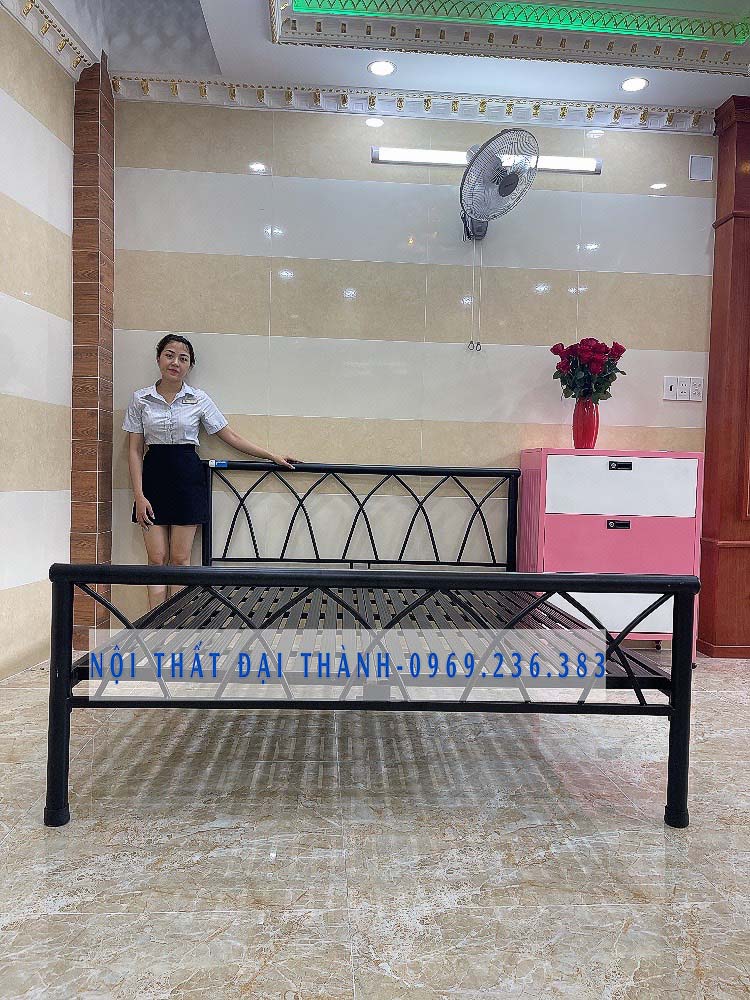 Giường sắt mẫu đan chéo đen NHIỀU kích thước dài 2m