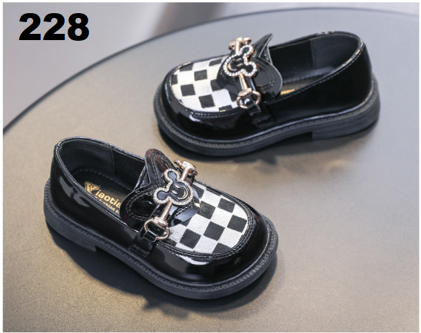 Giày lười mặt mickey cho bé gái 228 đen