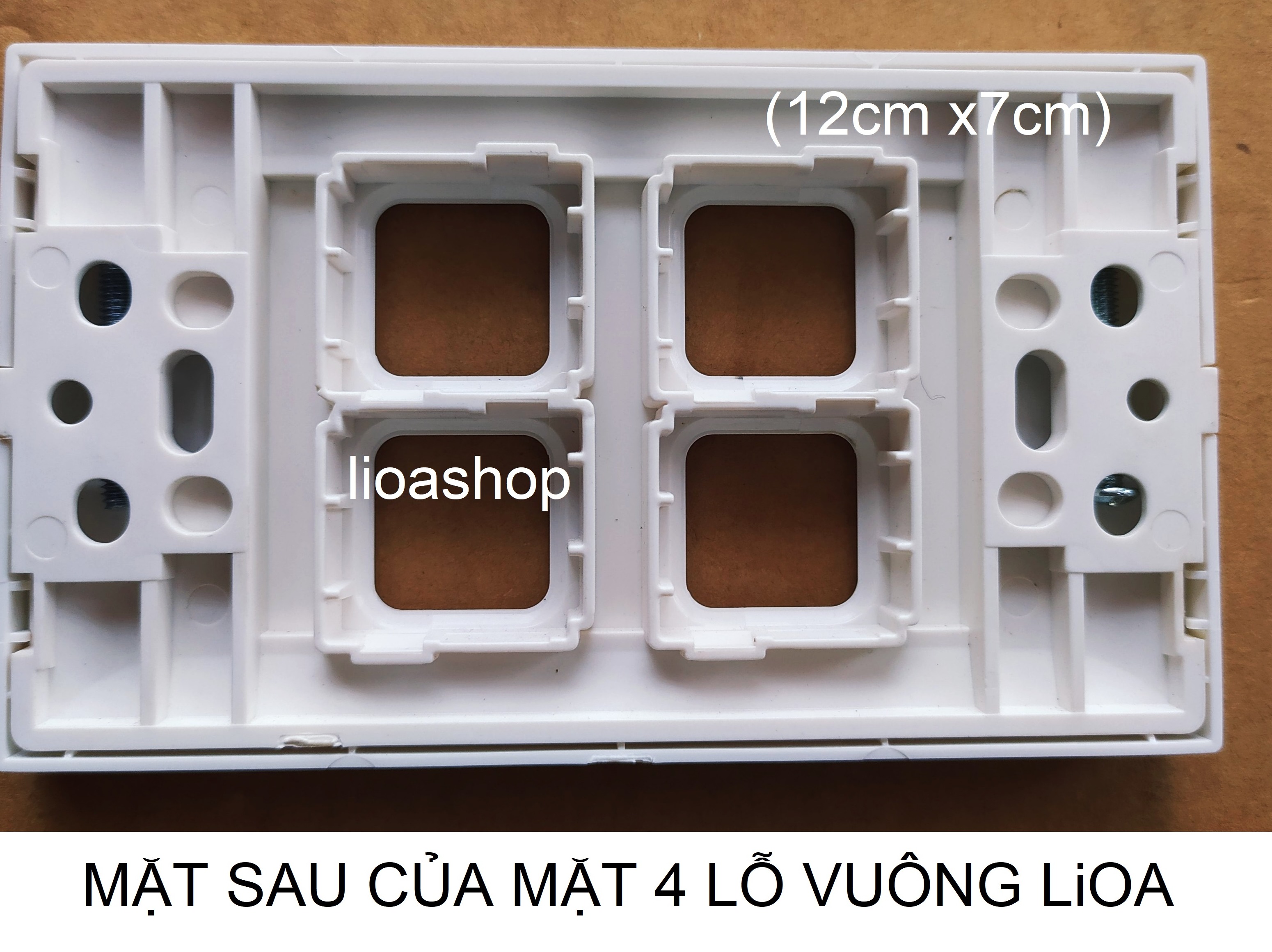 MẶT CÔNG TẮC 4 LỖ VUÔNG CHỮ NHẬT LiOA