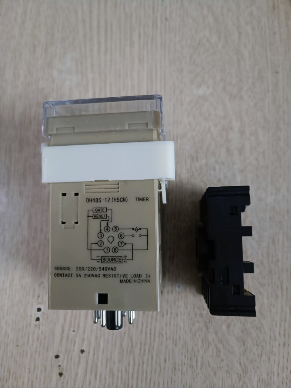 Rơ le thời gian DH48S kèm đế