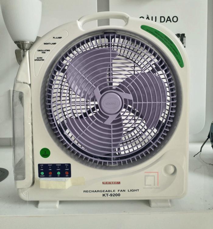 Quạt sạc kiêm đèn sạc 2 bình Kentom KT9200 (Trắng)