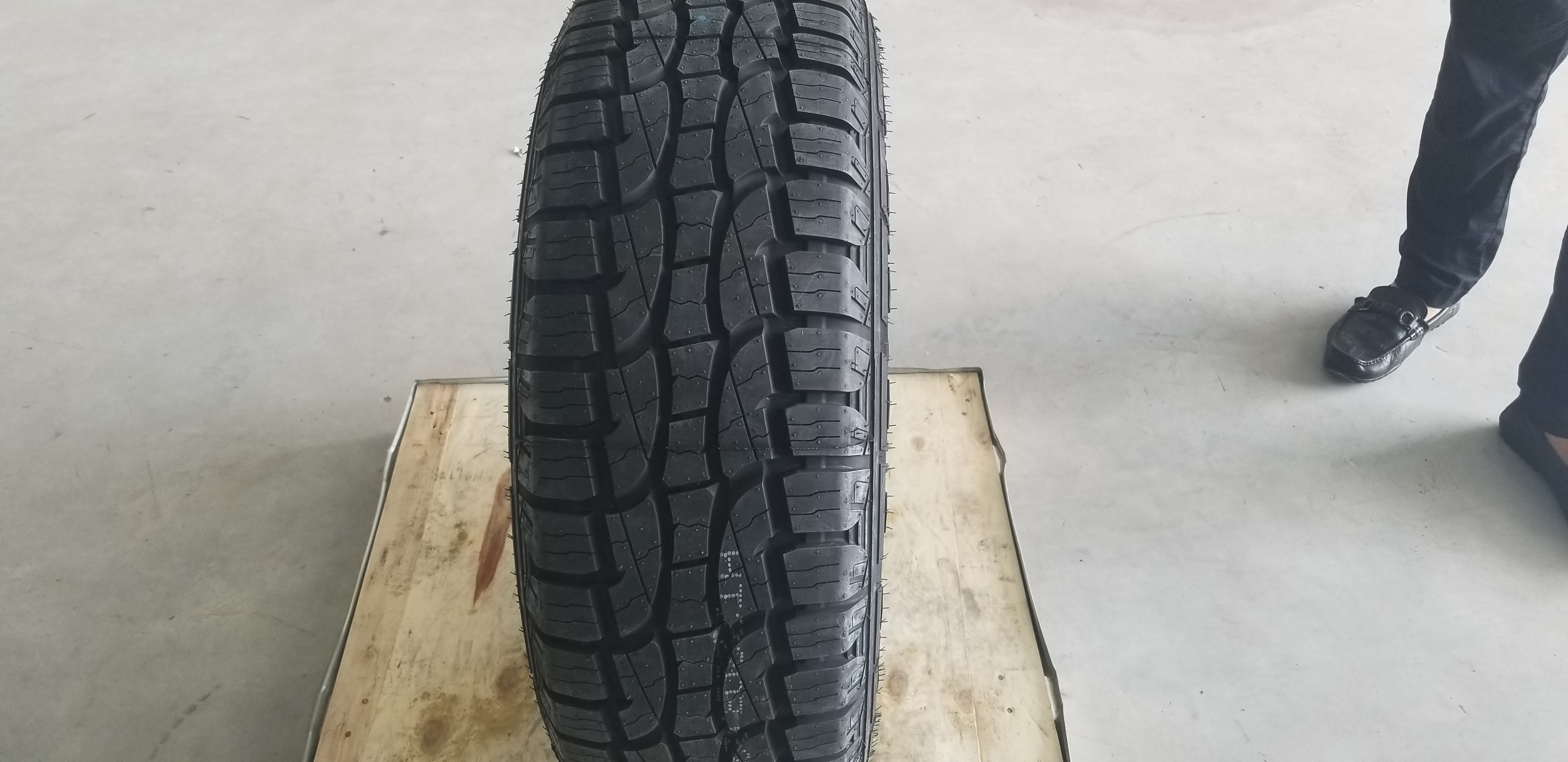 Vỏ lốp 255/70R16 CROSSWIND A/T 111S