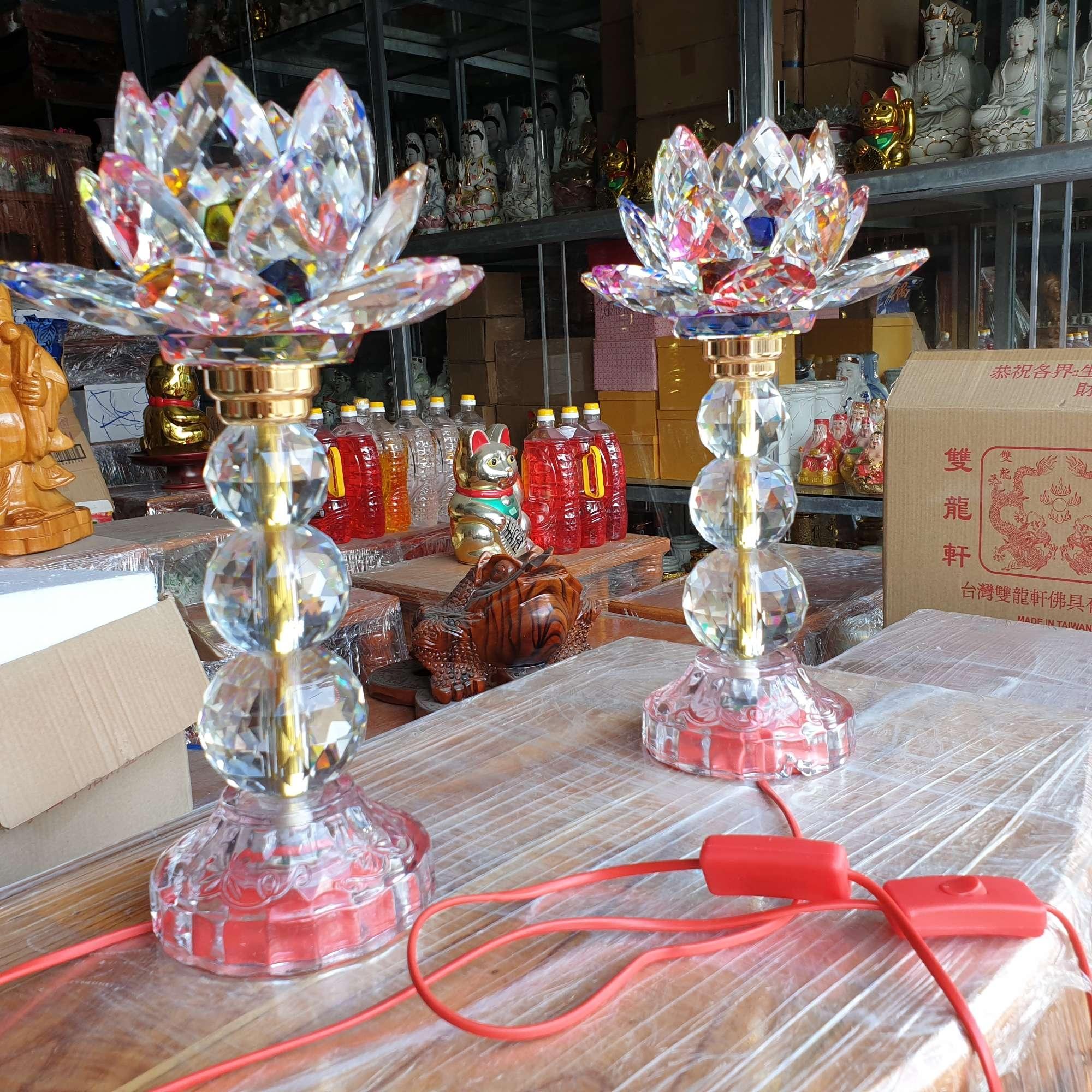 [HCM]Cặp đèn thờ đá pha lê tự động đổi màu cao 34 cm