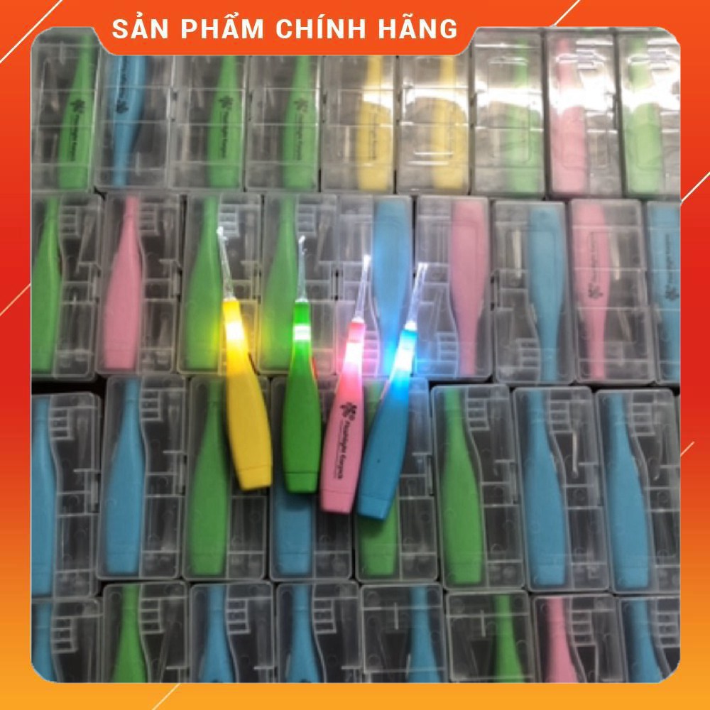 Cây dụng cụ lấy ráy tai cho bé có đèn soi