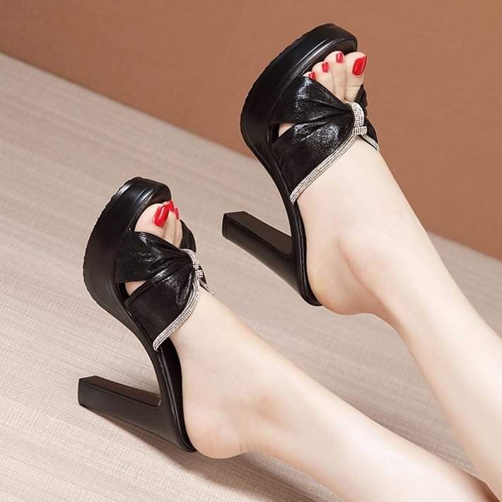 Dép cao gót quai kiểu dây đá