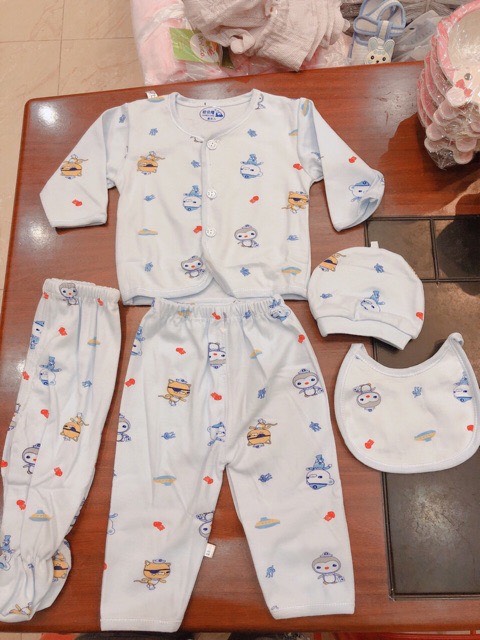 (Hot)Set 5 món sơ sinh (Bộ dài tay cho bé sơ sinh kèm mũ, yếm chất nỉ xốp cực đẹp),Đồ bộ sơ sinh cho bé