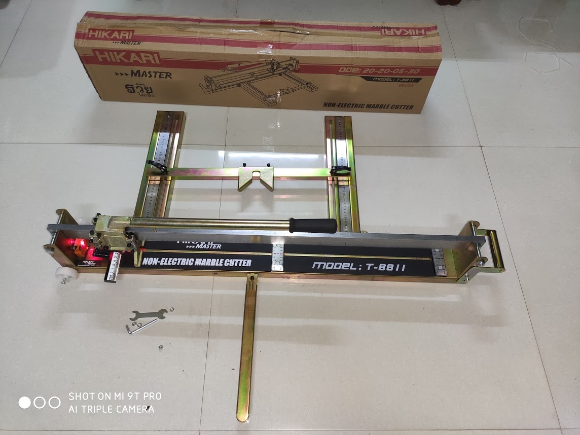 Máy cắt gạch siêu cứng bàn đẩy Hikari T8811(cắt 82cm), xuất xứ Thái lan, trọng lượng 17 kg,1 gióng thanh dẫn siêu cứng 15mmx45mm, thép đúc 100%