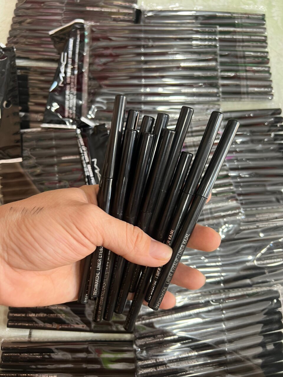 Chì (Sáp) Kẻ Mí Mắt Chống Trôi Tiện Dụng