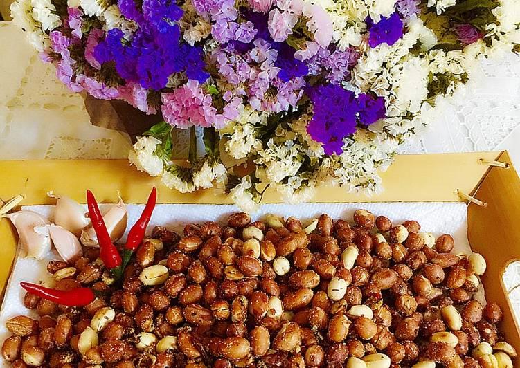 Lạc rang tỏi ớt thơm  ngon (Hộp 500g )
