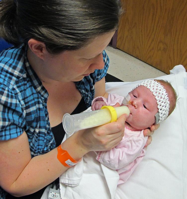 Bình Sữa Medela Cho Trẻ Hở Hàm Ếch, Bú yếu
