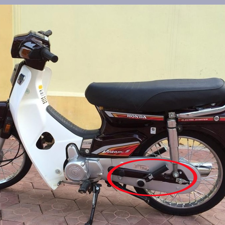 Gác chân sau - bát gác nhôm bên TRÁI xe DREAM II