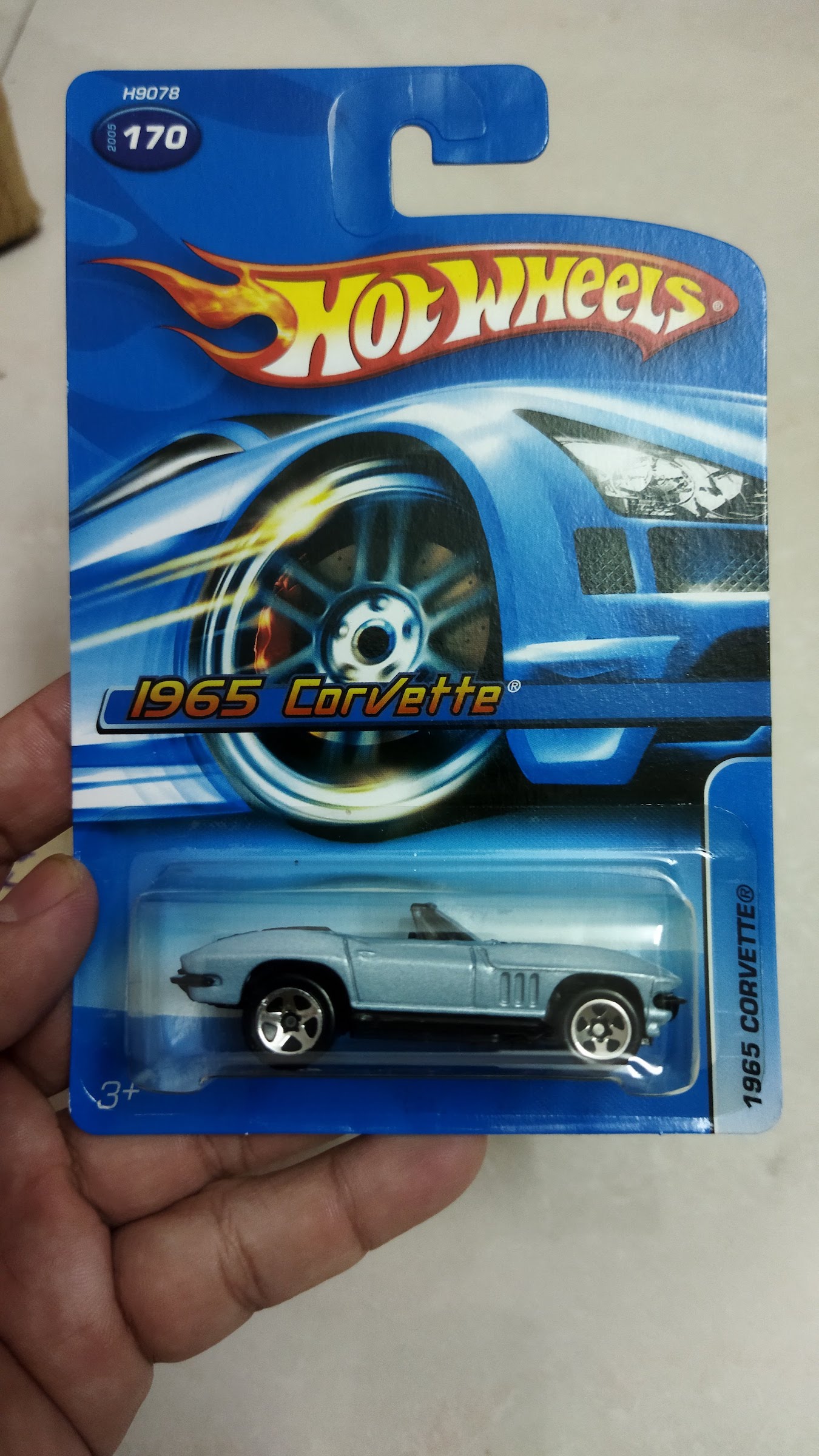 Xe Mô Hình Chính Hãng HotWheels - 1965 Corvette (card năm 2005)