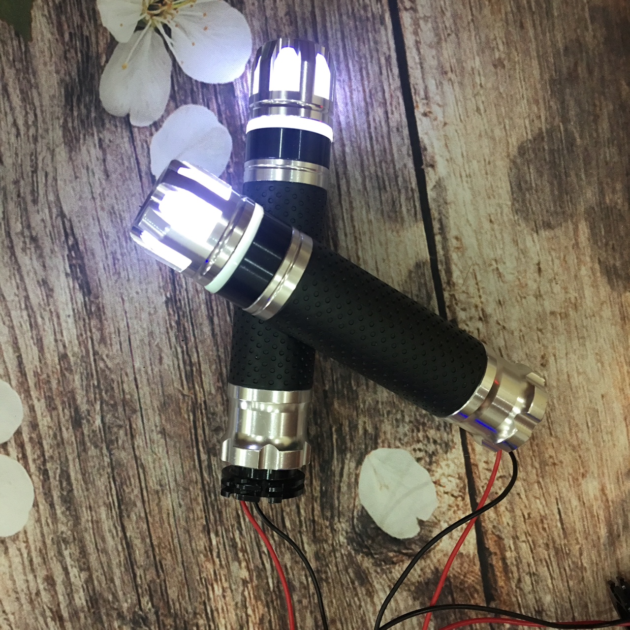 Bao tay xe máy có đèn led có cấu tạo hợp kim nhôm cao cấp,- MÀU VÀNG - P71-125 HJG