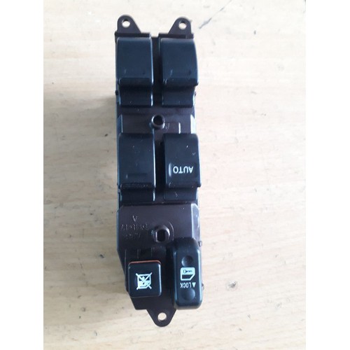 Công tắc lên kính tổng Innova bản đủ