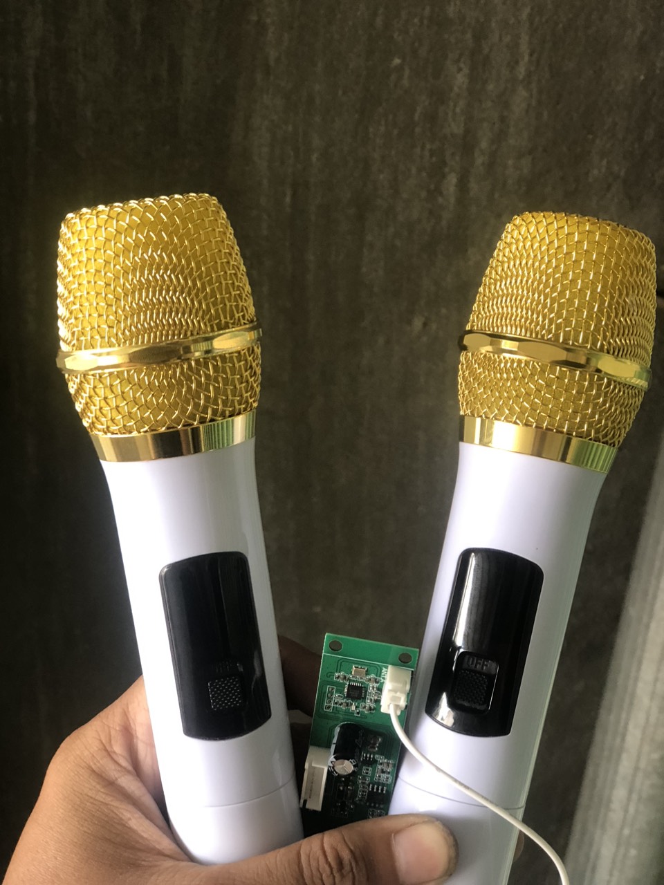 2 MICRO SHURE UGX9 II KARAOKE KHÔNG DÂY mic mạch thao máy