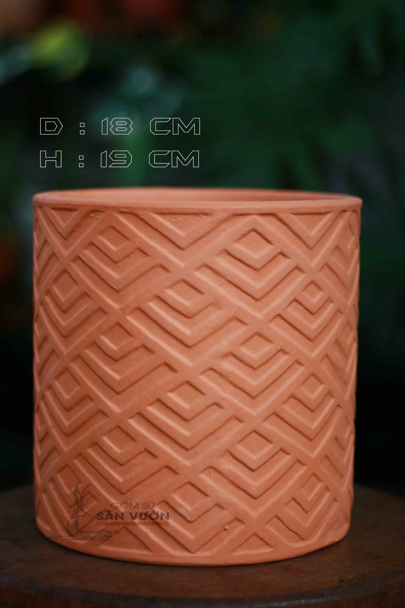 Chậu trồng cây gốm đất nung (terracotta) hình TRỤ HOA VĂN D18xH19cm - gốm sứ sân vườn Bình Dương chất lượng