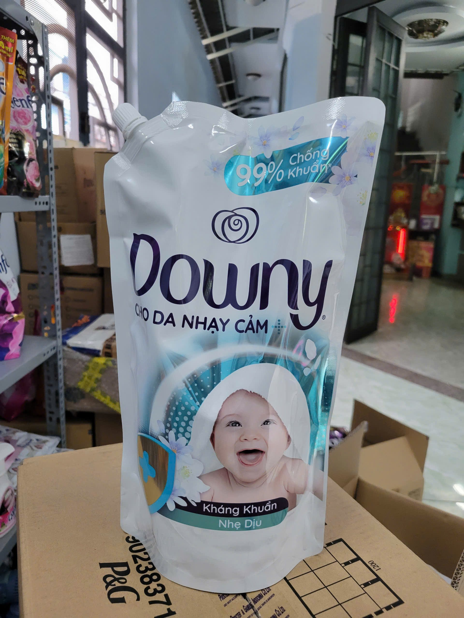 Nước xả vải đậm đặc lưu hương lâu Downy 1.45 - 1.6L