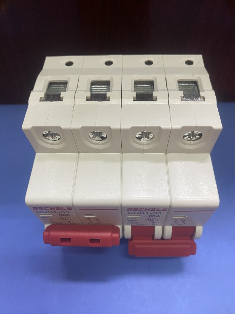 Aptomat Át tô mát đảo chiều 2 Pha 63A, Cầu dao đảo chiều 2P 63A