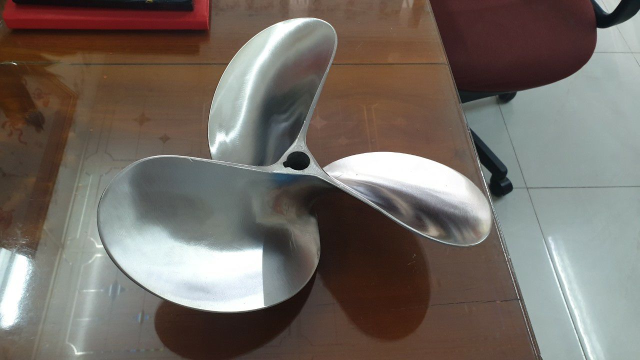 chân vịt inox