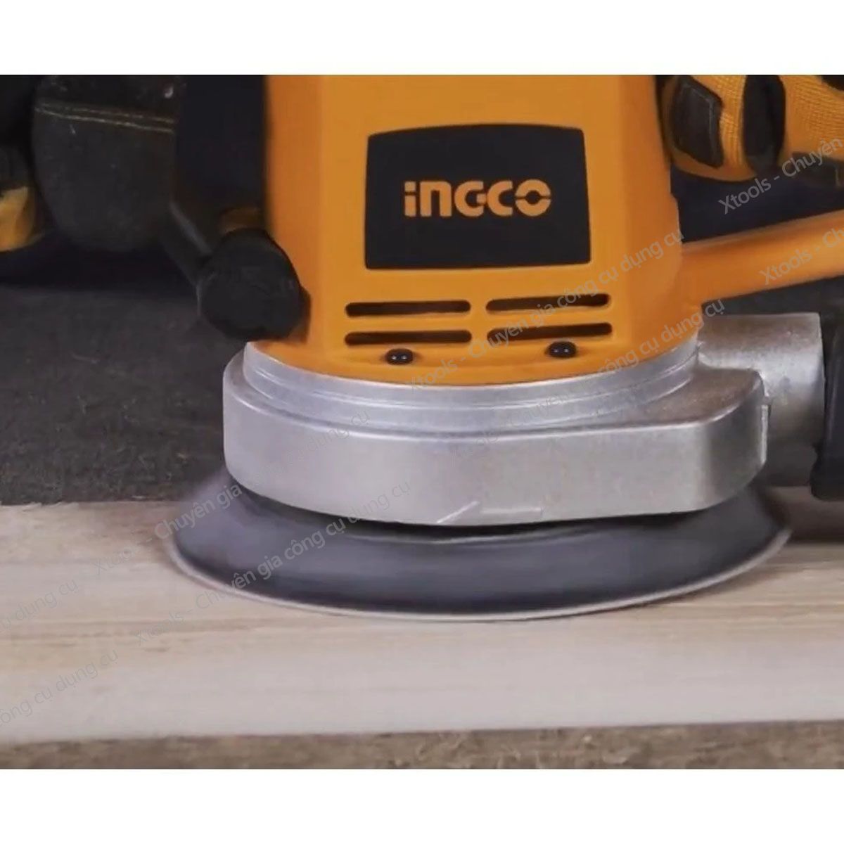Máy chà nhám tròn INGCO RS4508 450W máy chà cầm tay chất liệu cao cấp, bền bỉ, tốc độ thay đổi, kèm theo miếng chà nhám