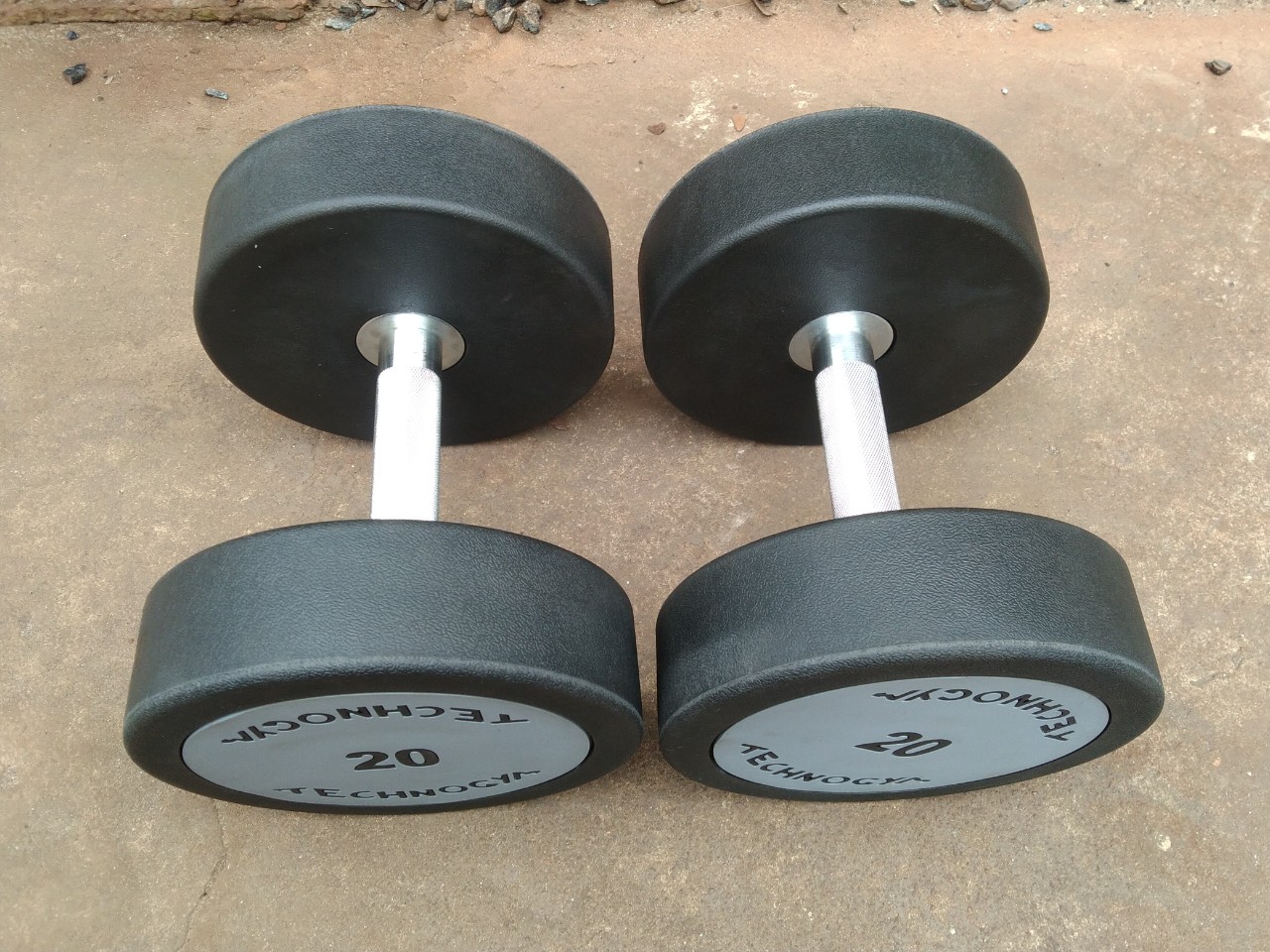 Tạ tay 20kg bọc cao su Technogym
