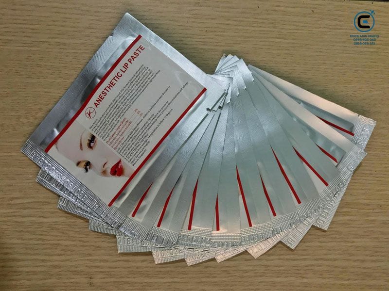 [HCM]Tê dán môi Coco / tê cô gái hộp 10 miếng