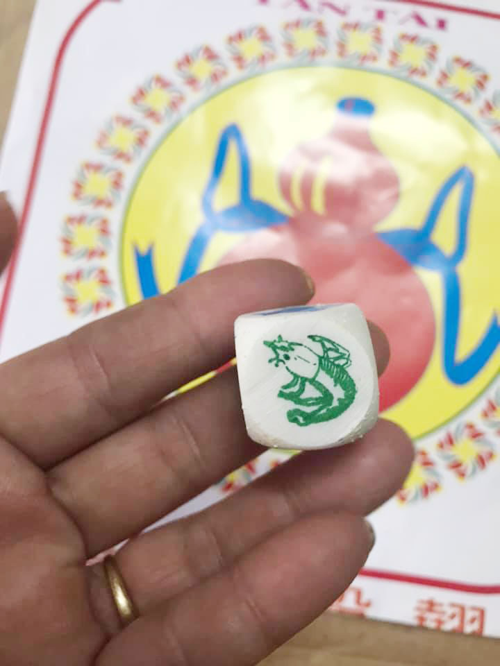 Bầu Cua Hột Nhựa