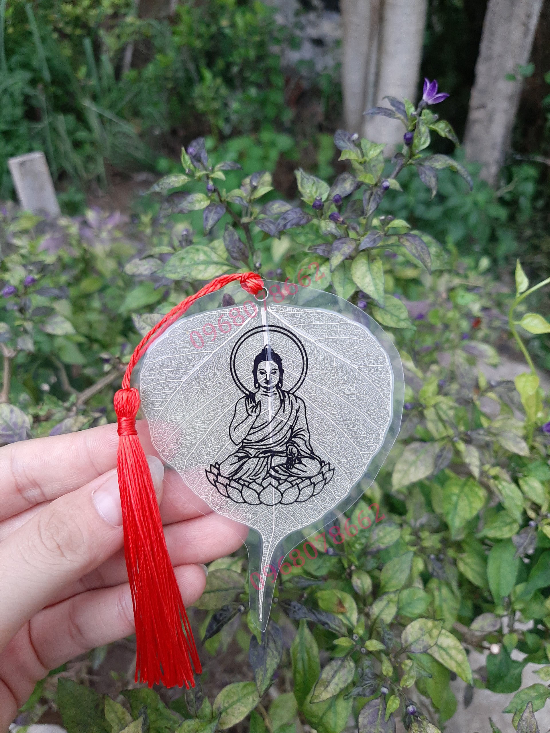 Lá bồ đề in hình Đức Phật cầu an