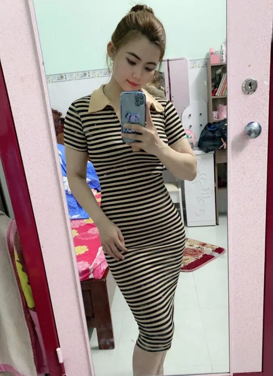 Đầm Thun Gân Sọc , Dáng ôm ,Cổ Sơ MI / thun gân co giãn.