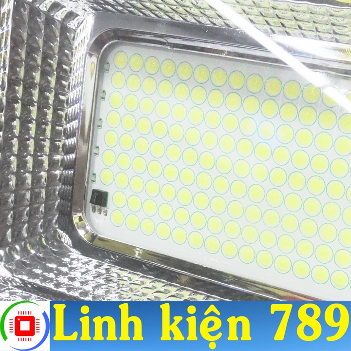 Đèn LED pha năng lượng mặt trời 200W - Linh kiện 789