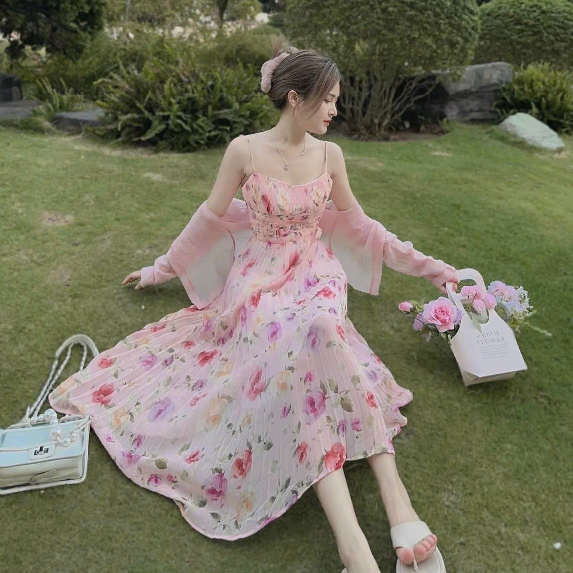 Set đầm hai dây hoa nhí dập ly và áo khoác nữ tay dài dễ thương set váy tiểu thư maxi hoa mặc đi biển nàng thơ