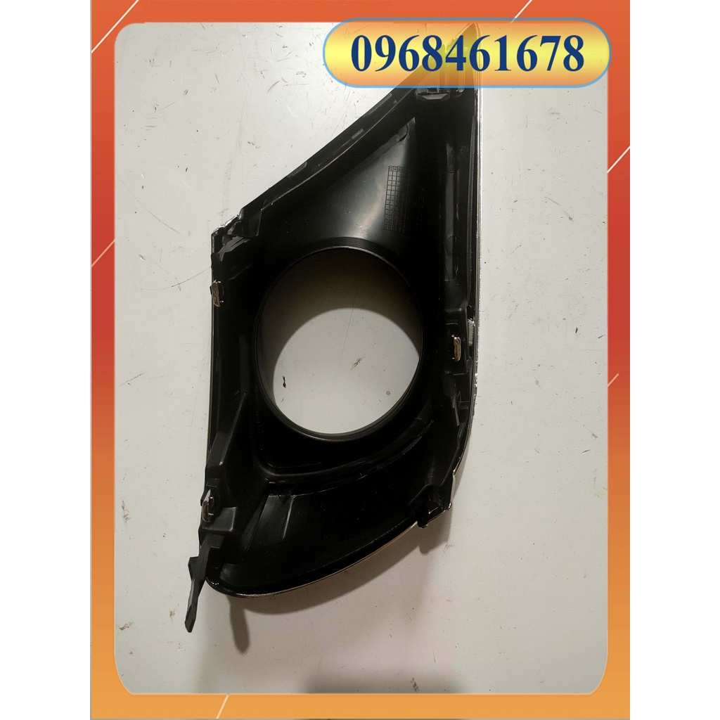 ỐP ĐÈN GẦM INNOVA ĐỜI 2014-2015 ( CÓ MẠ )