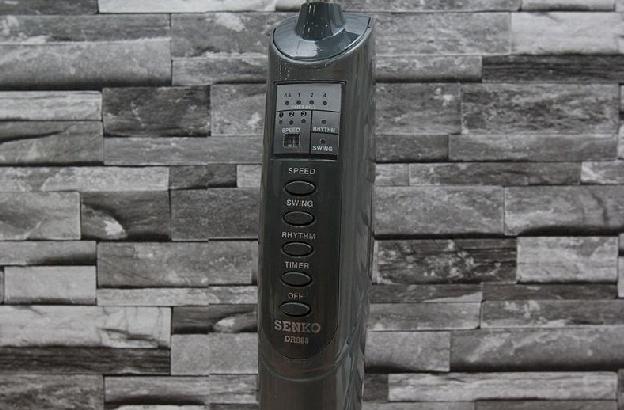 Quạt Đứng Chính Hãng SENKO ( có Remote) DR1608
