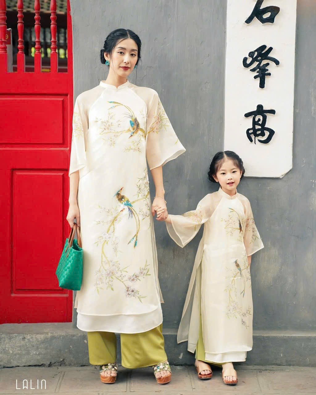 Áo Dài Mẹ Bé Mai Viên [H&H] Áo Dài Tết Cặp Đôi Gia Đình Cách Tân Truyền Thông Họa Tiết In 3D Sắc Nét  4 Tà Vải Organza Cao Cấp
