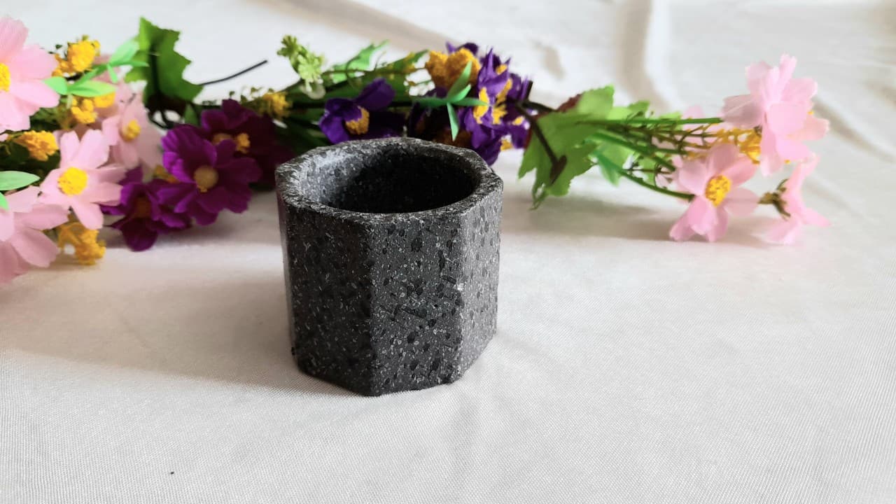 chậu xi măng mini trồng sen đá ( ngang 5.5 cm cao 5cm )
