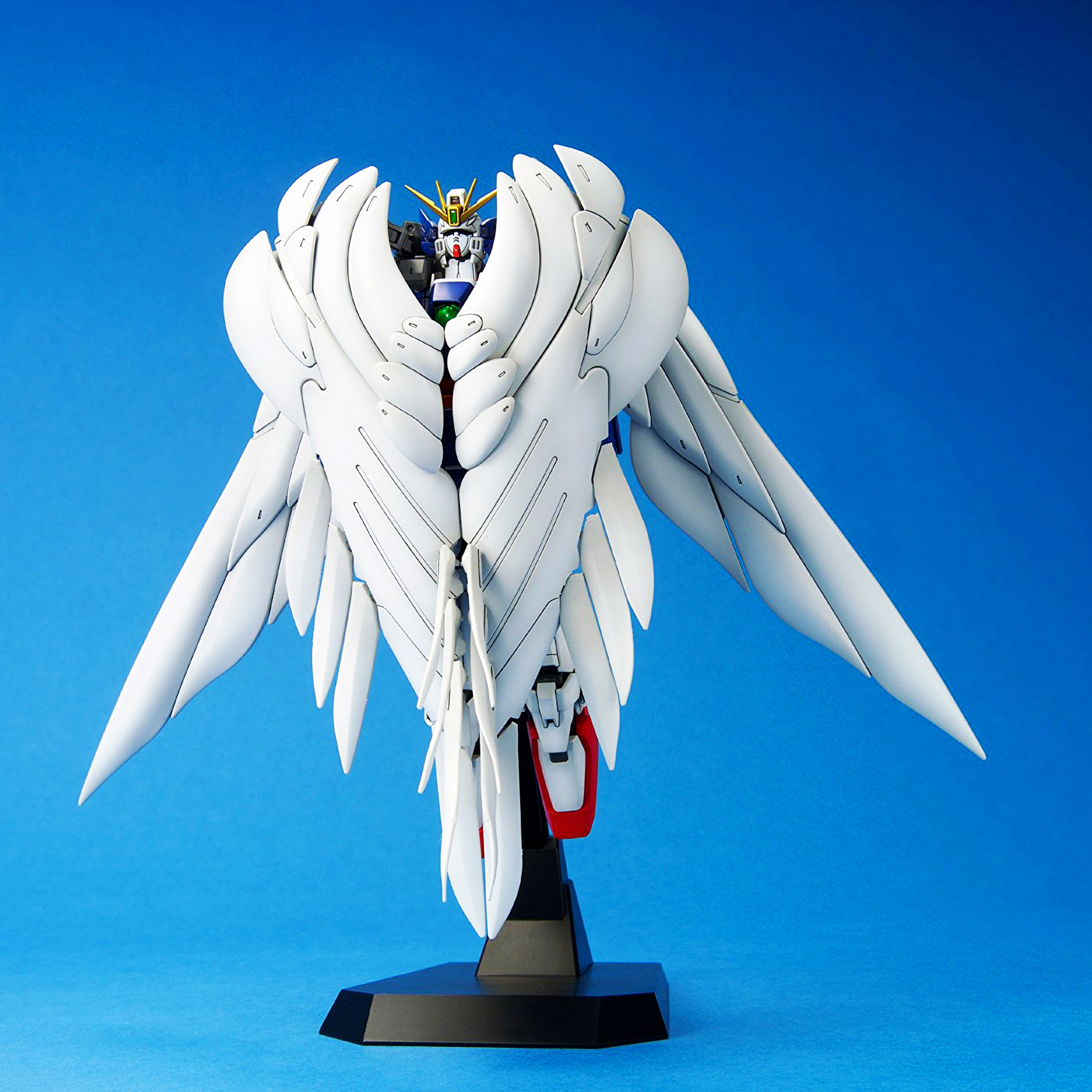 Mô hình lắp ráp Gundam Bandai MG Wing Gundam Zero Custom [GDB]