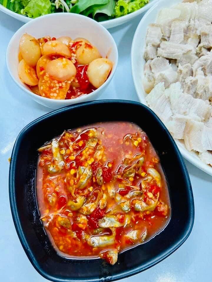 Mắm cá rò hũ 1kg - Mắm Huế Cô Thủy