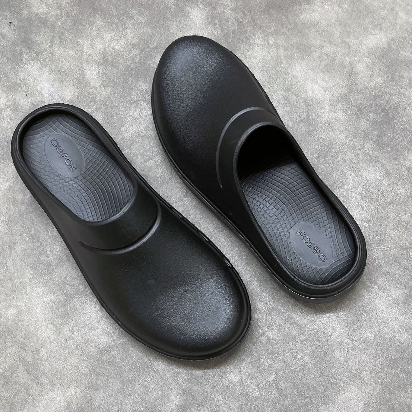 Dép Sục Đen oofos form unisex