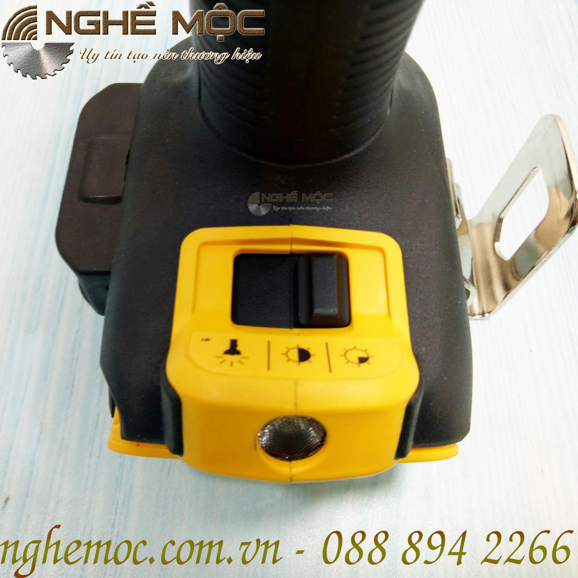 Dewalt DCD796 Máy khoan vặn vít động lực 18V 796
